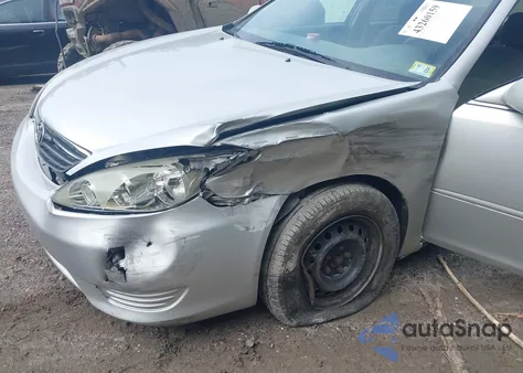 2005 Toyota Camry Le z USA, uszkodzony, nr VIN 4T1BE32K45U541848